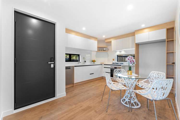 8C Rowan Terrace Te Atatu South_2