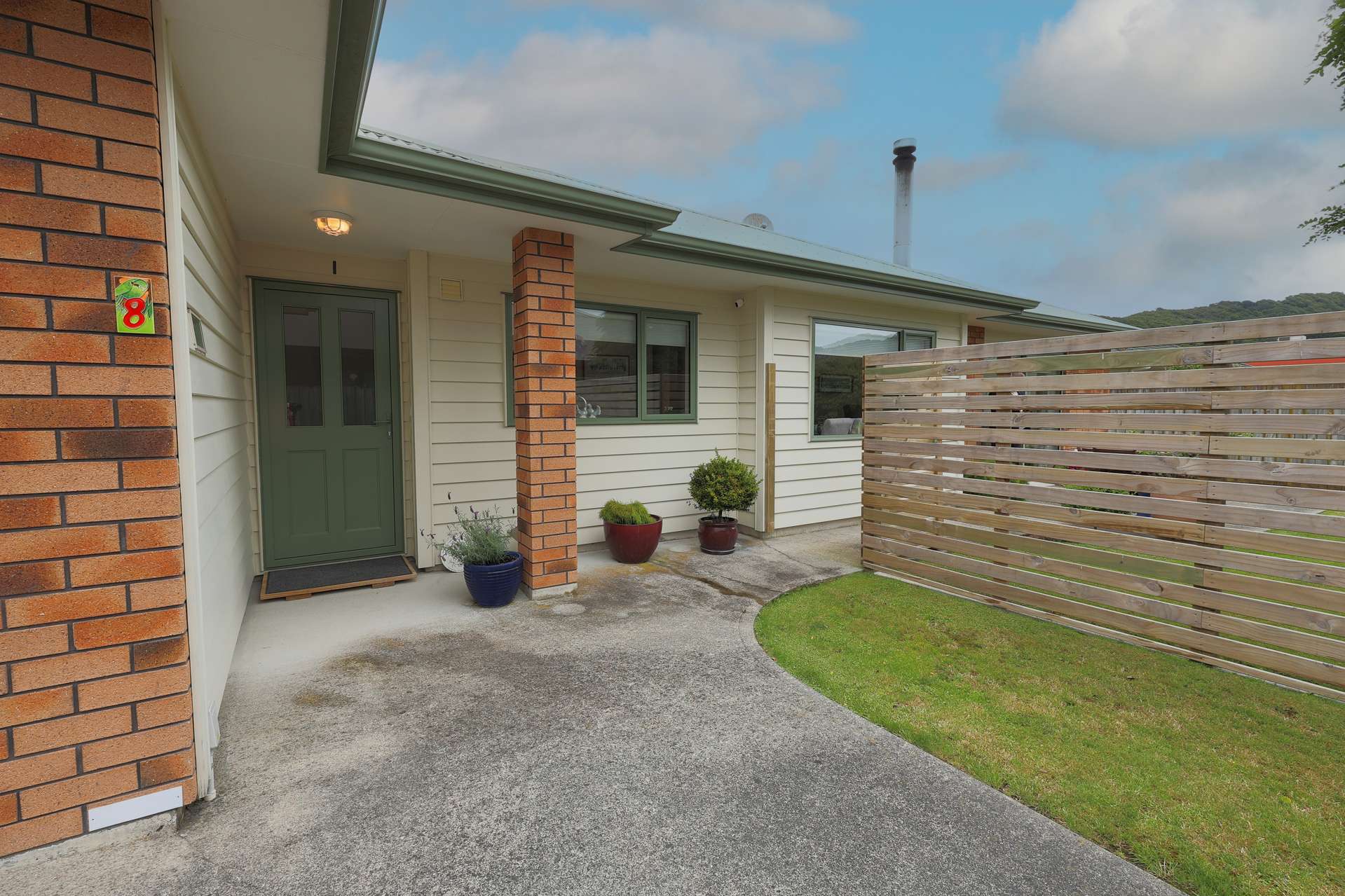 8 Woodland Grove Wainuiomata_0