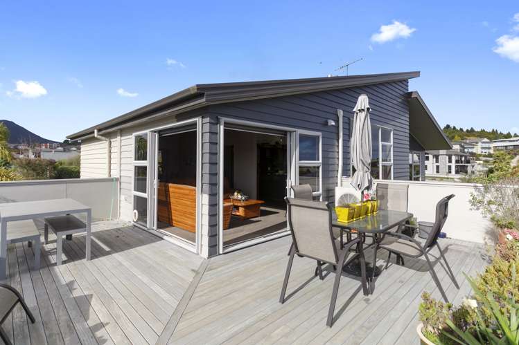 5 Magnolia Rise Waipahihi_12