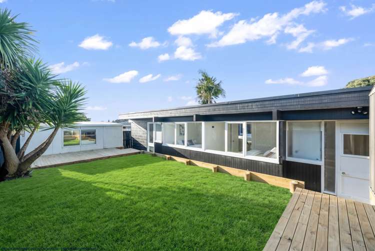 21 Lawrence Crescent Hill Park_17