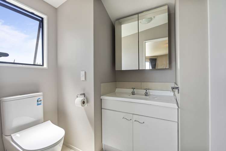 2/10 Altair Place Windsor Park_6