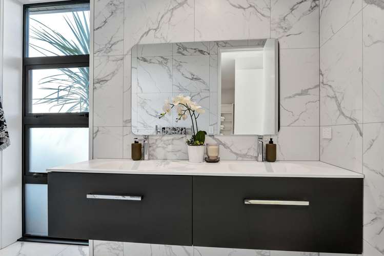 29 Washer Road Omata_21