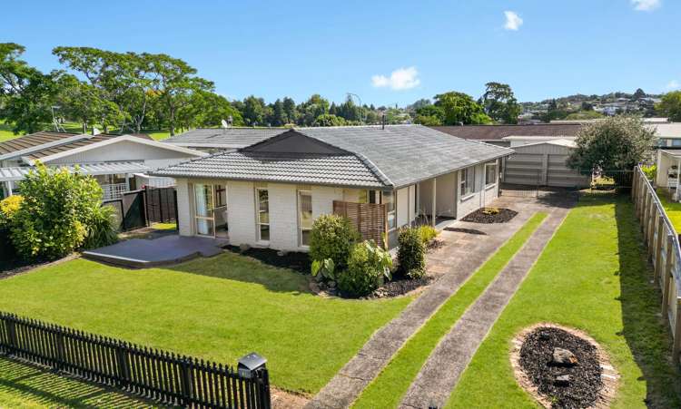 3 Dalton Crescent Dinsdale_23