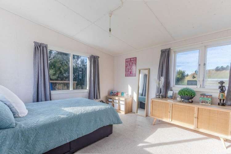 2a Riverbank Road_19