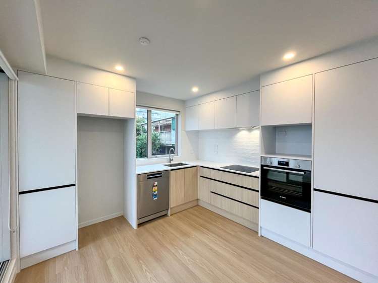6/9 Aeroview Drive 1603_3