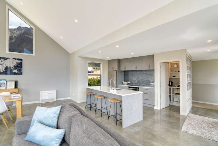 7 Falconer Rise Jacks Point_15