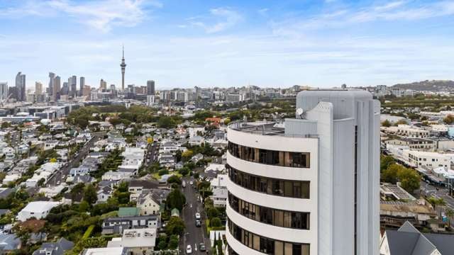 Iconic penthouse, views + extra level