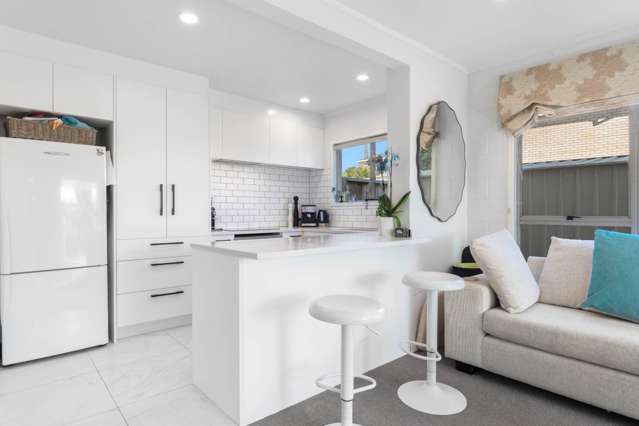 2/50 Target Road Totara Vale_2