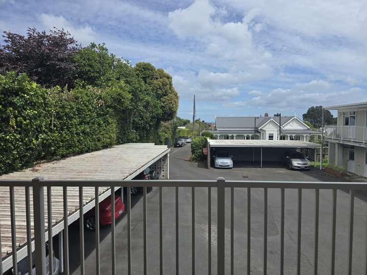 8/12 CRESCENT ROAD Epsom_3