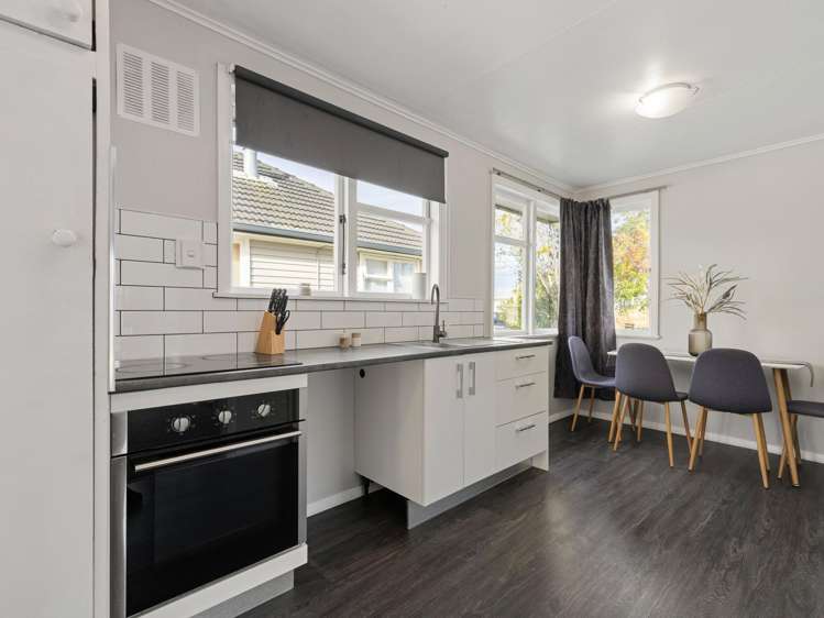 2 Yeats Crescent Fairfield_12