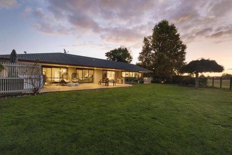 12 Cowley Drive Leamington_19