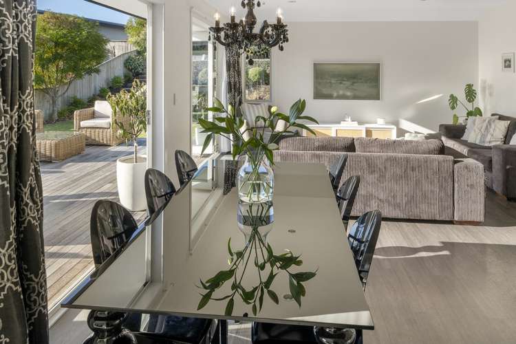 90 Washbourn Drive Richmond_16