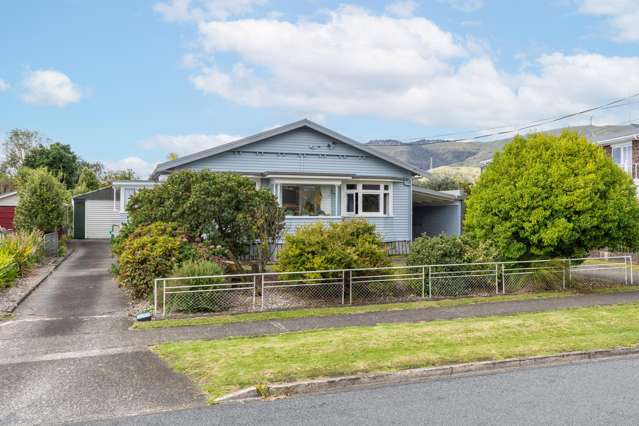 LARGE FAMILY LIVING!