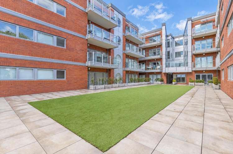 127/4 Wagener Place 1727_20
