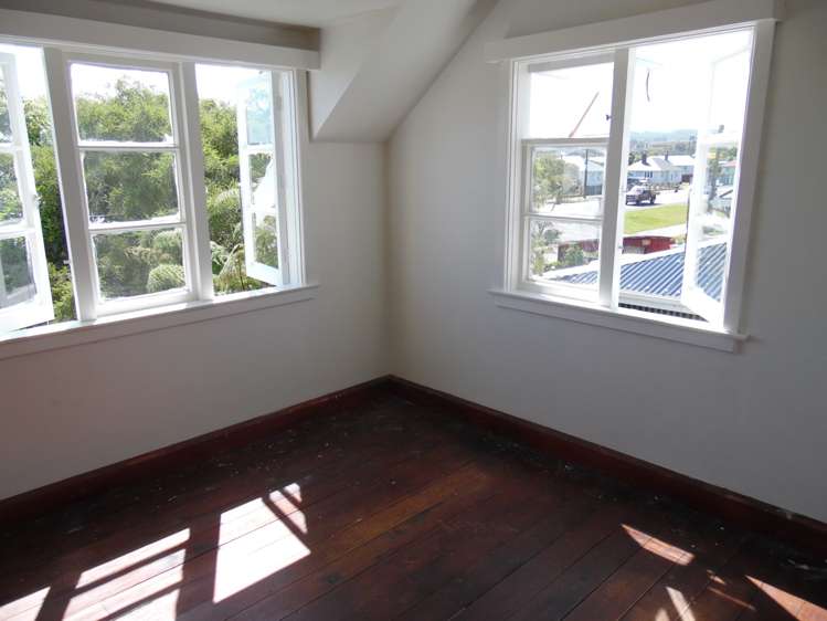 215 Hampden Street Hokitika_9