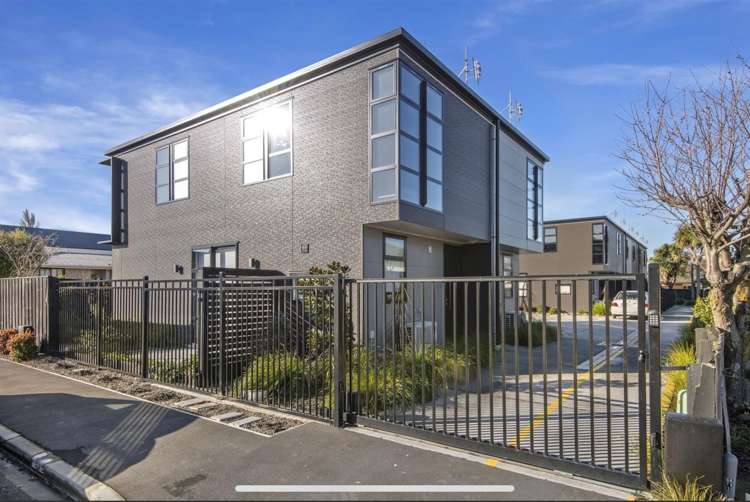 2/68 Barbour Street_0