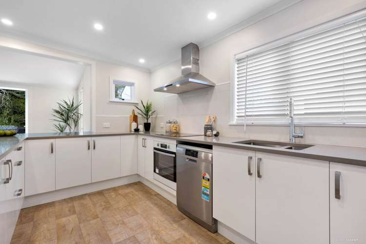 107 Beach Road Mellons Bay_5