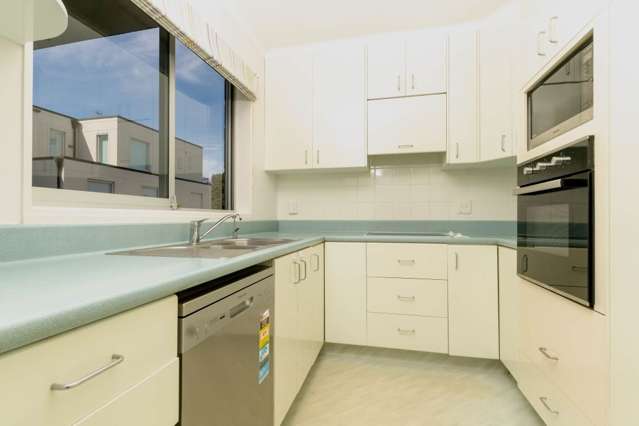 3/7 The Parade 1787_4