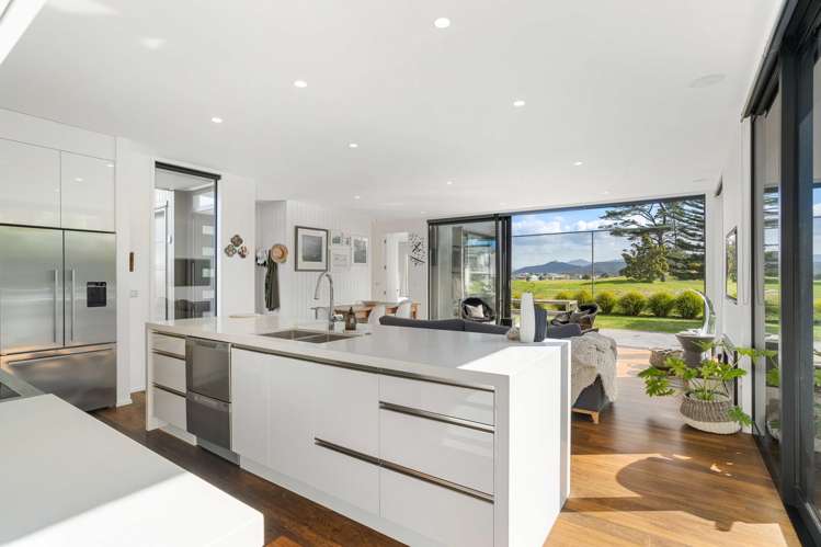 33 Oceanair Drive Pauanui_15