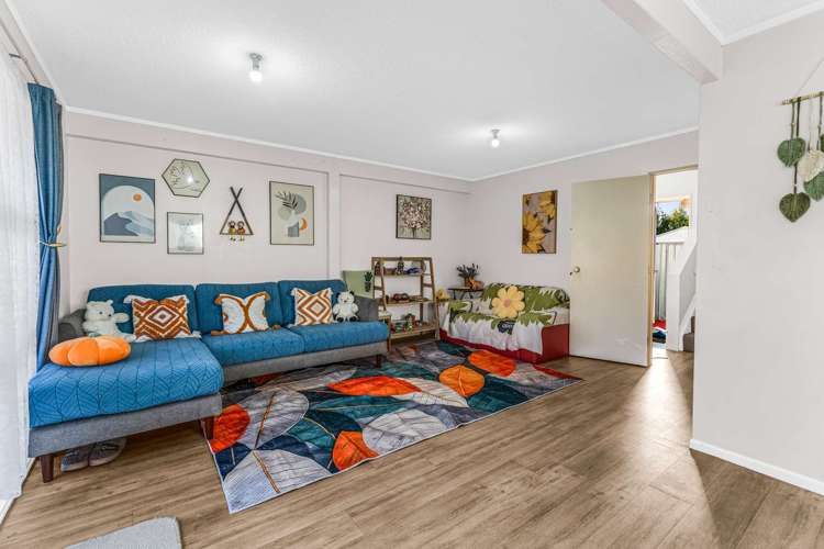 19 Hollydale Grove_1