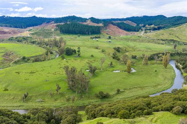 Productive flat landholding with infrastructure