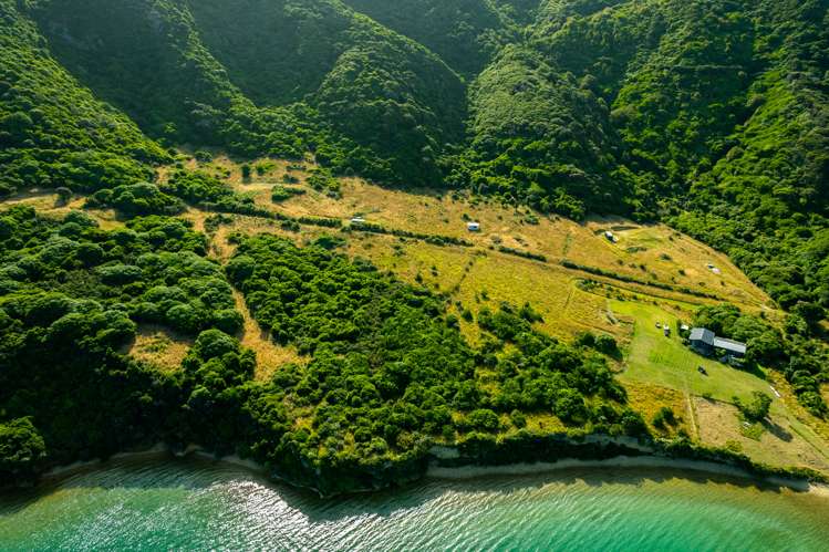 Lot 8 and 10 Onauku Bay Arapaoa Island_13