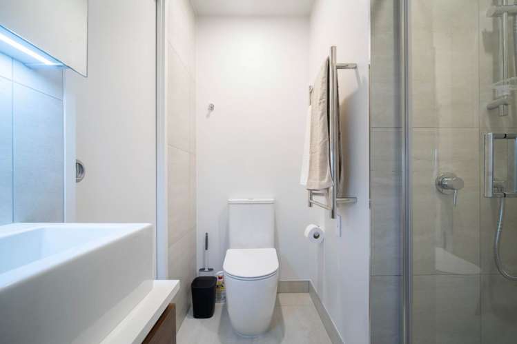 10/666B Great South Road Ellerslie_14