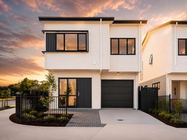 Sun-Soaked Corner Home – Vendor Wants It Sold!