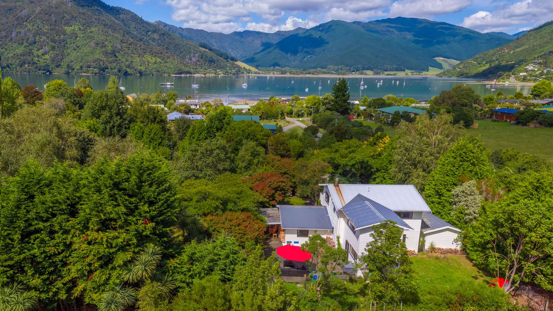 22 Lady Cobham Grove Anakiwa and Surrounds_0