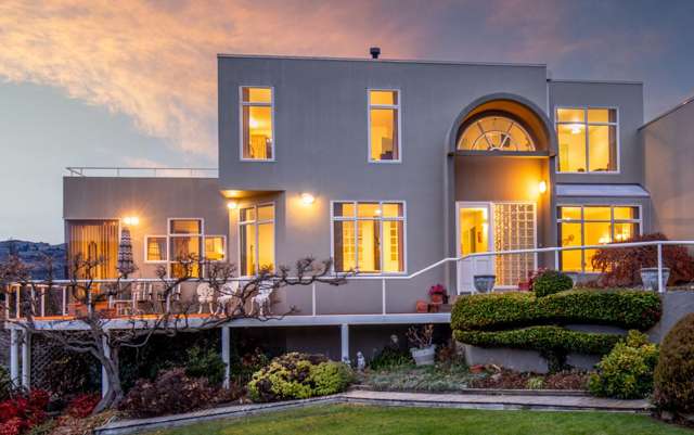STUNNING VIEWS, STUNNING PRICE GUIDE