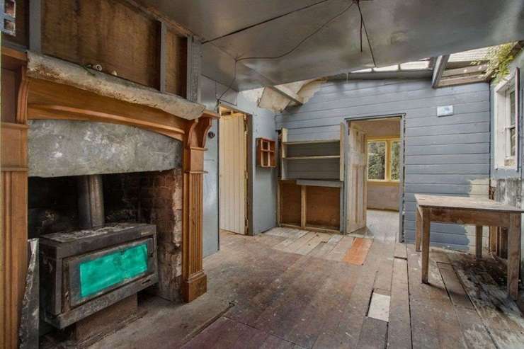 The run down 1900s cottage at 11 Waitawheta Road, in Waikino, has not been lived in for many years. Photo / Supplied