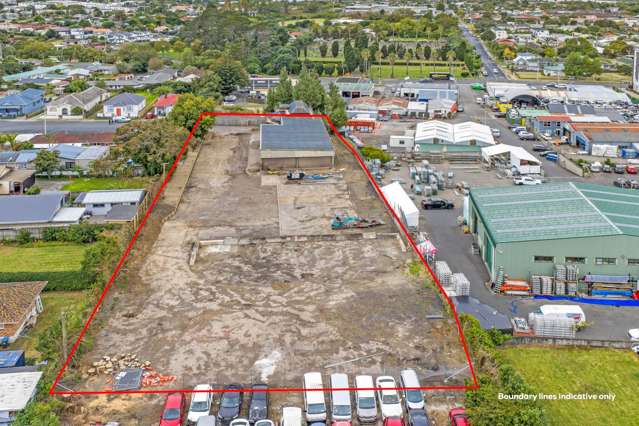 LARGE SEALED YARD WITH WORKSHOP