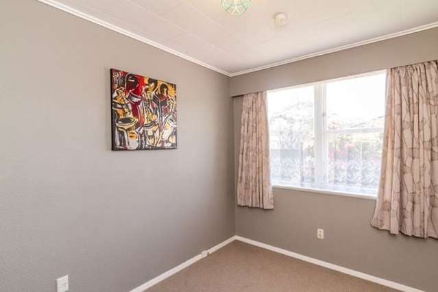 14 Parkway Wainuiomata_3