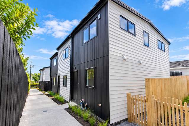 Elevated Modern Living in Mangere Bridge