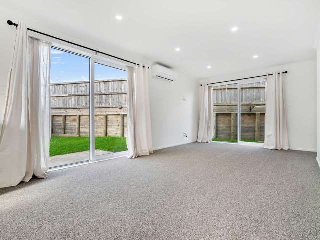 2/8 Mila Paige Close Glenview_4