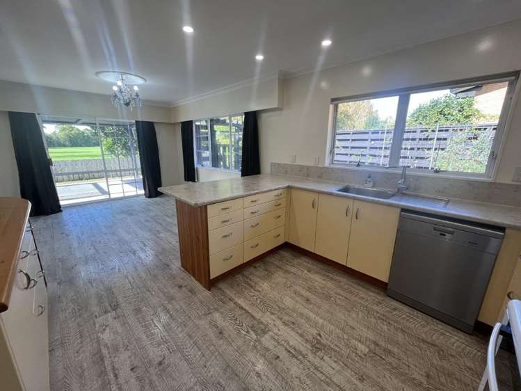 8 McInnes Place 10469_9