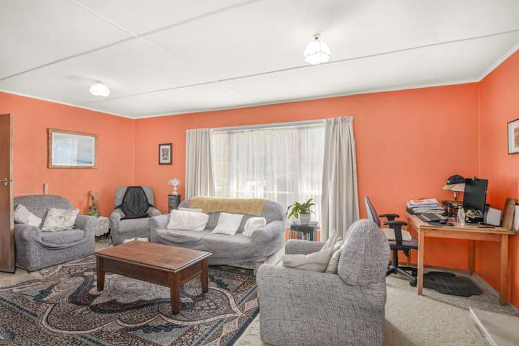 87 Coast Road Wainuiomata_2