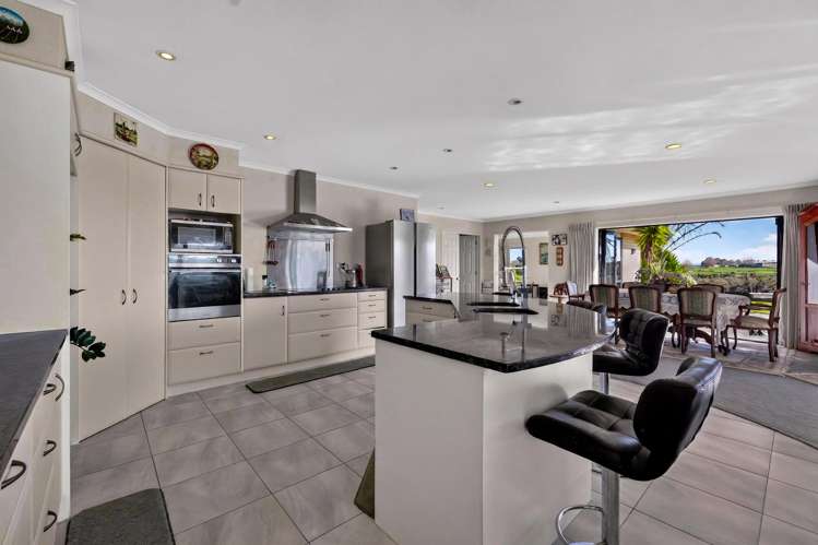 251, 256, 265 Glenbrook Beach Road Glenbrook_12