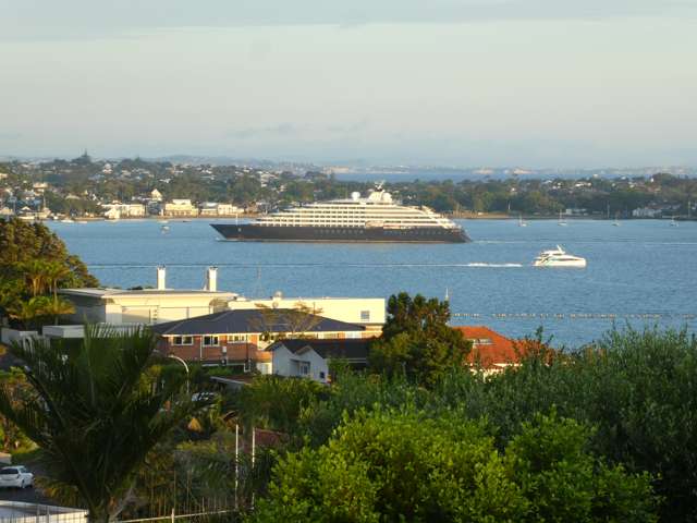 BIG SEA VIEWS FROM A 1950s CLASSIC FAMILY HOME