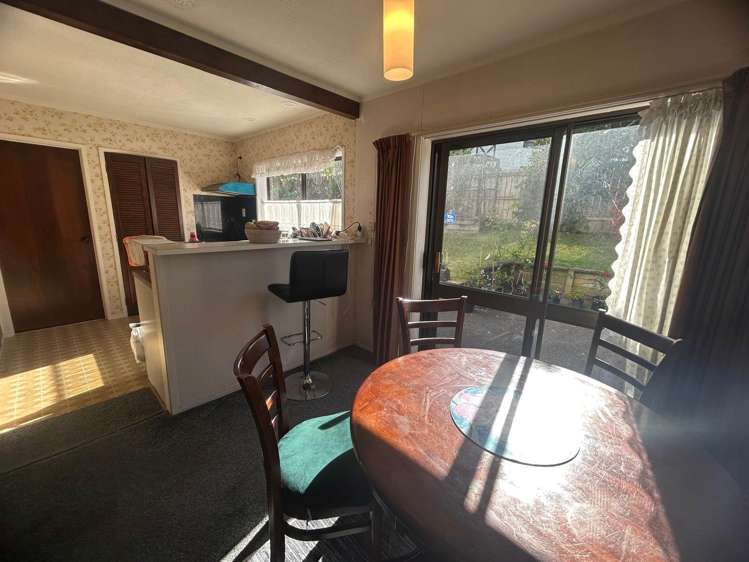 2/2 Photinia Place Botany Downs_4