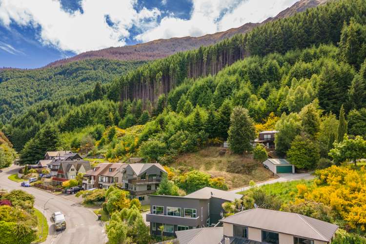 17 Lochy Road Fernhill/Sunshine Bay_9