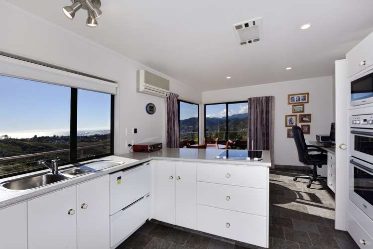 327 Princes Drive Britannia Heights_11