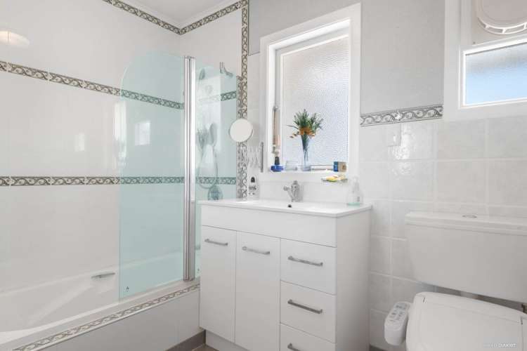 12 Ayrton Street Te Atatu South_15