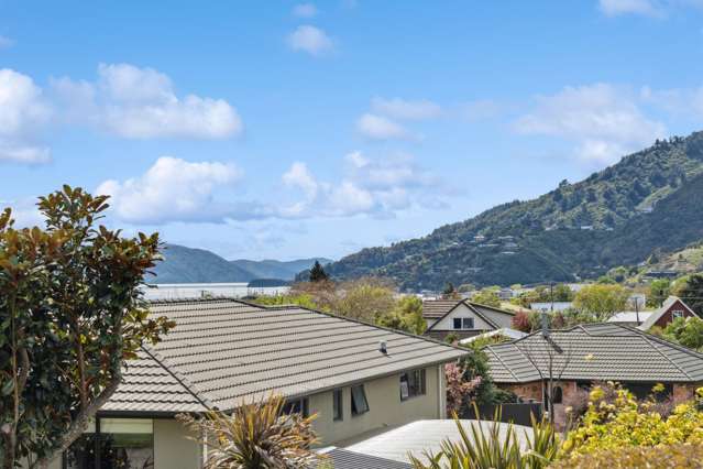 Seaviews in Waikawa, A Lifestyle Dream