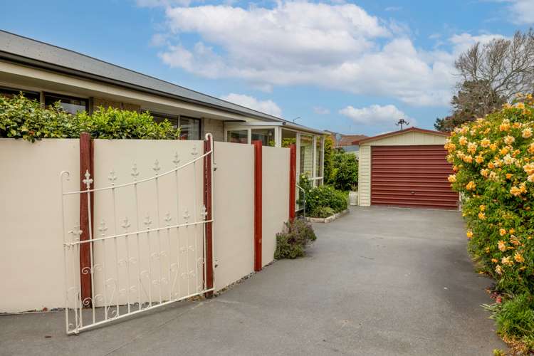 2/7 Tamarisk Place Parklands_13