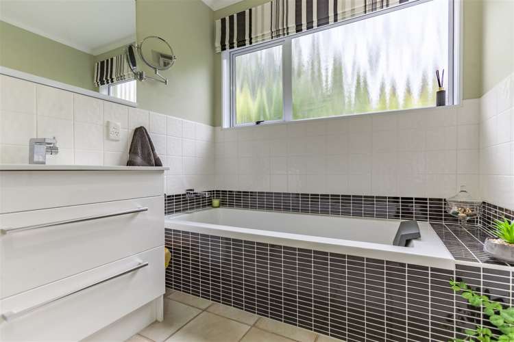 43 Hetley Crescent Taradale_18