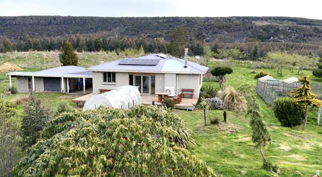 9.5 Acre Lifestyle Living deep in the Catlins