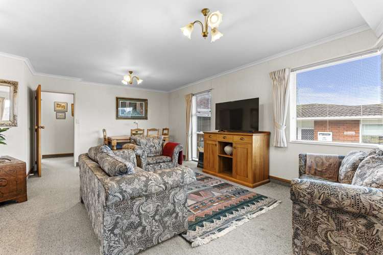 8 Burns Street Westown_15