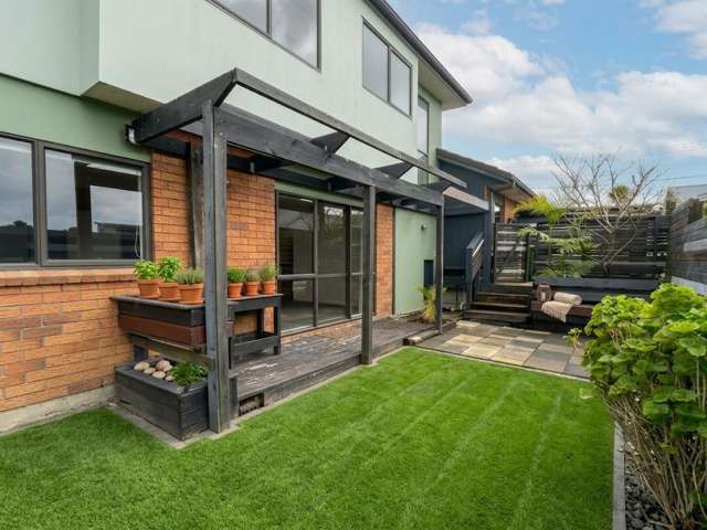 81 Royal Road Massey_1