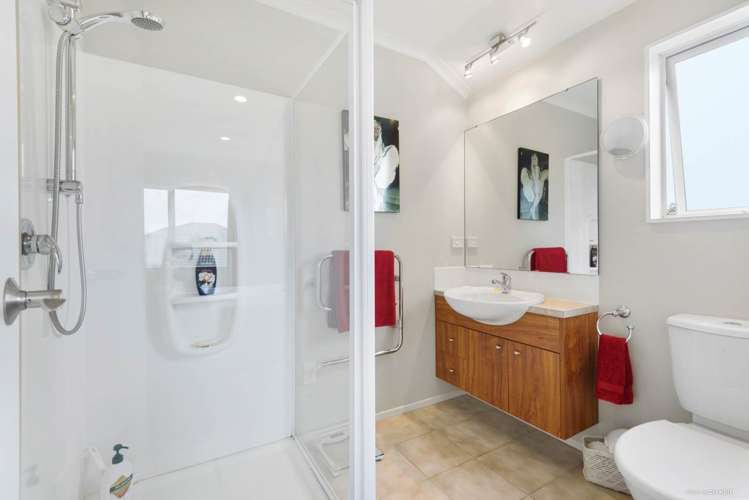 10 Turnberry Drive Wattle Downs_12